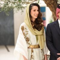 El Príncipe Hussein Bin Abdullah en la ceremonia de compromiso con Rajwa Al Saif