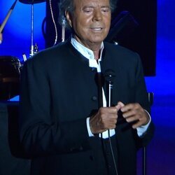 Julio Iglesias durante un concierto