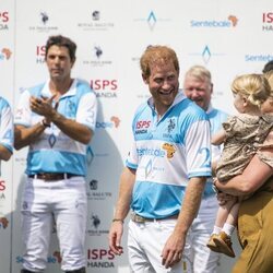 El Príncipe Harry, muy simpático en su asistencia a un evento de polo en un partido benéfico en Colorado