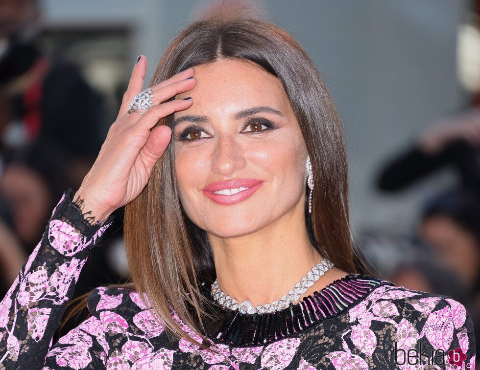 Primer plano de Penélope Cruz en el Festival de Cine de Venecia 2022