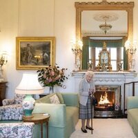 La Reina Isabel en Balmoral en su última foto con vida