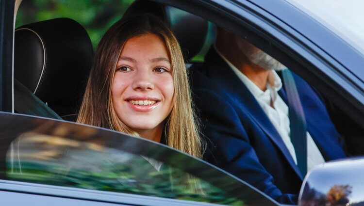 La Infanta Sofía muy sonriente en su vuelta al cole 2022/2023