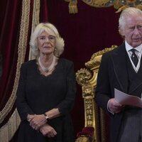 Los Reyes Carlos III y Camilla durante el acto de proclamación tras la muerte de la Reina Isabel II