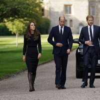 Los Príncipes de Gales y los Duques de Sussex saliendo de Windsor