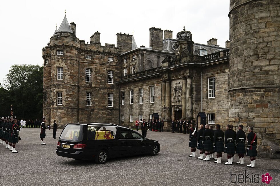 Llegada del féretro de la Reina Isabel II a Holyrood House