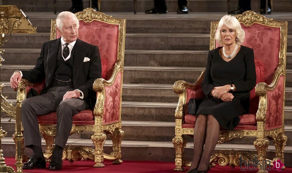 El Rey Carlos y la Reina Camilla antes del primer discurso del Rey Carlos III como Rey en el Parlamento