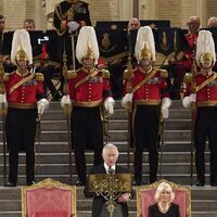 El Rey Carlos III junto a la Reina Camilla en su primer discurso ante el Parlamento como Rey