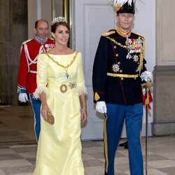 Joaquín y Marie de Dinamarca en la cena de gala por el 50 aniversario de reinado de Margarita de Dinamarca