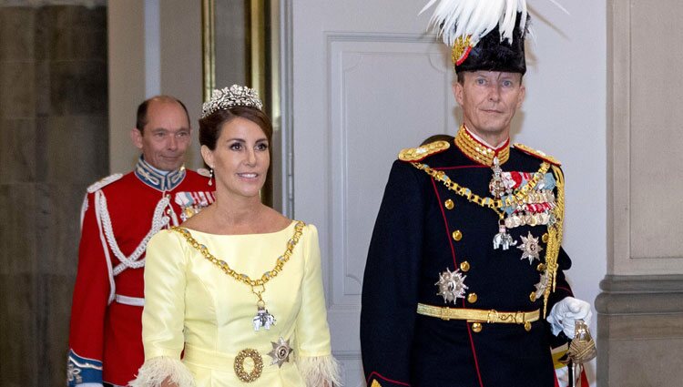 Joaquín y Marie de Dinamarca en la cena de gala por el 50 aniversario de reinado de Margarita de Dinamarca