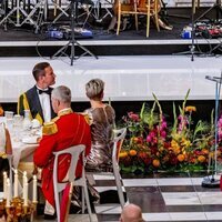 Margarita de Dinamarca dando un discurso en la cena de gala por el 50 aniversario de su reinado