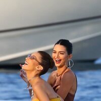 Kendall Jenner y Bella Hadid en Mónaco