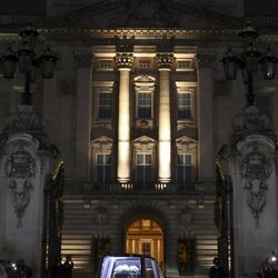 La Reina Isabel II entra por última vez en Buckingham Palace