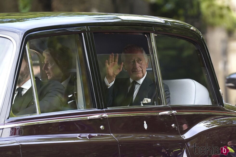 El Rey Carlos III sale de Clarence House