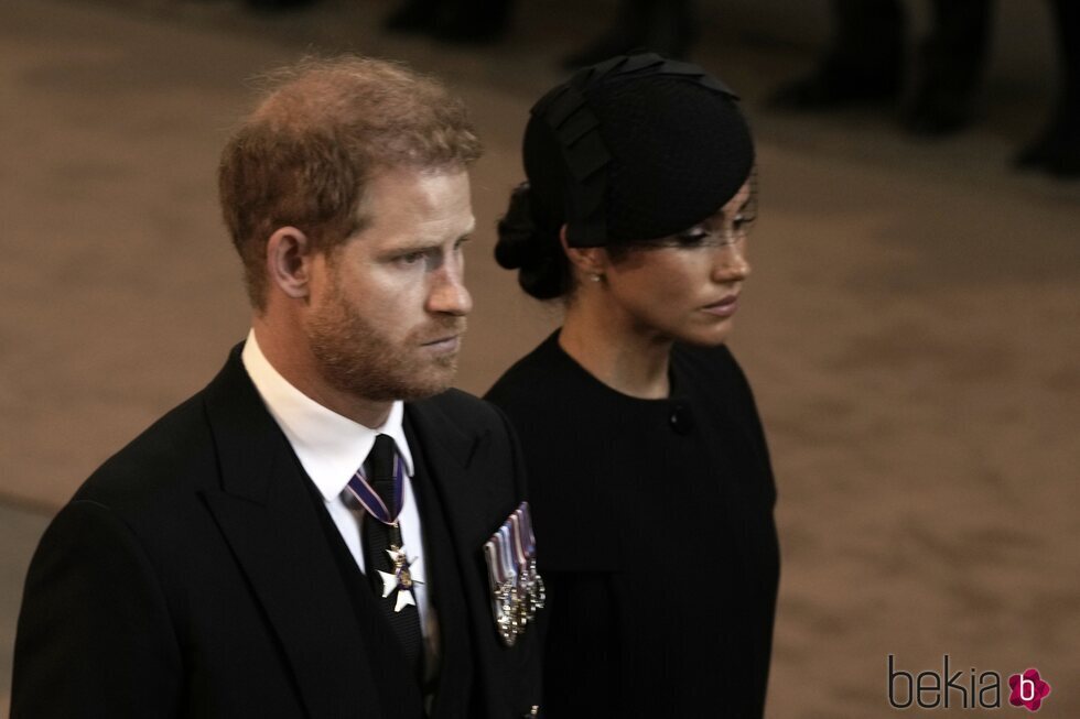 El Príncipe Harry y Meghan Markle en la misa por la Reina Isabel II en Westminster