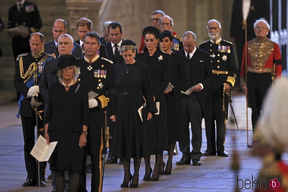 La Familia Real Británica en la misa por la Reina Isabel II en Westminster tras abandonar Buckingham Palace