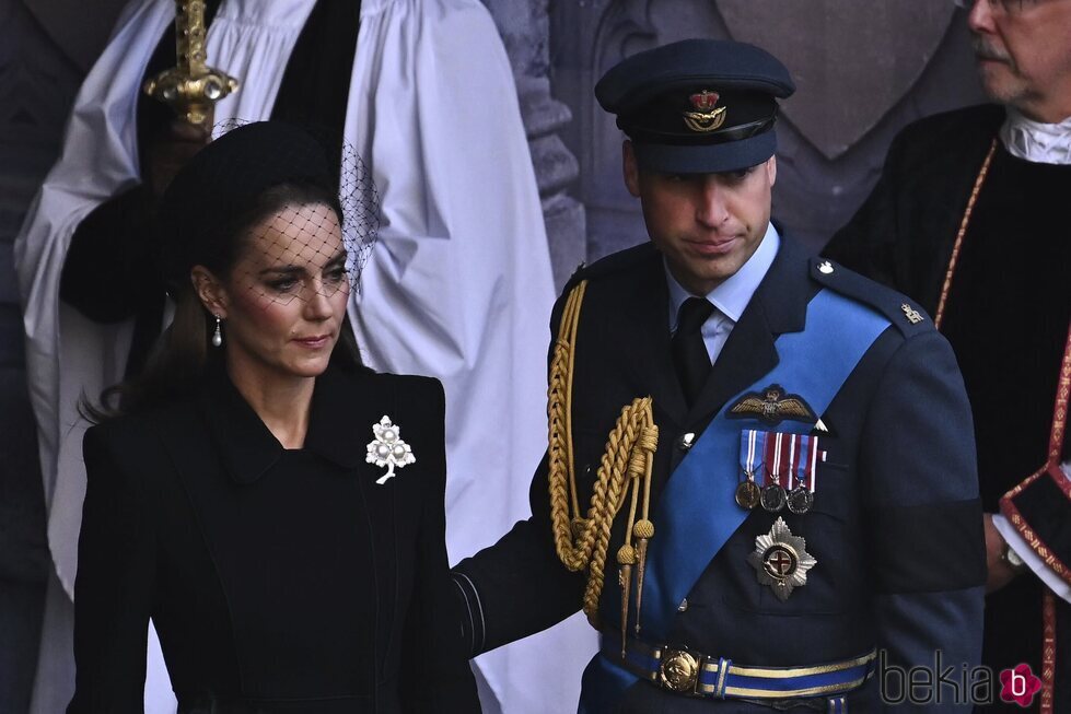 El Príncipe Guillermo y Kate Middleton en la misa por la Reina Isabel II en Westminster