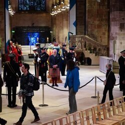 El Rey Carlos III durante la Vigilia de la Princesa en la Catedral de Edimburgo