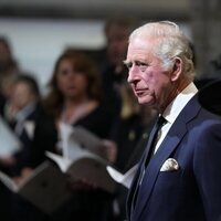 Los Reyes Carlos III y Camilla en el servicio religioso por Isabel II en Cardiff