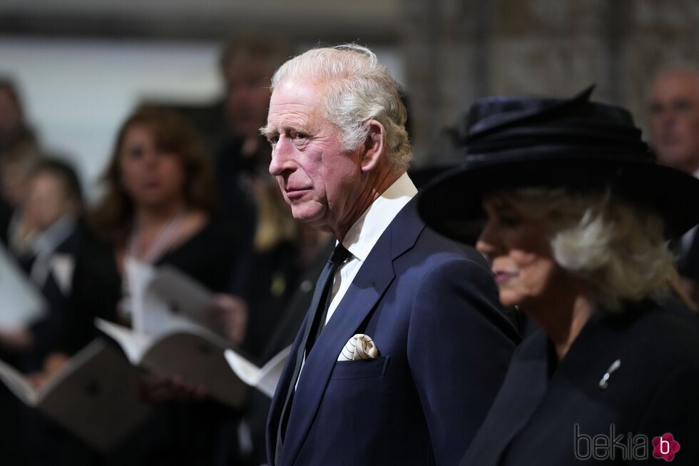 Los Reyes Carlos III y Camilla en el servicio religioso por Isabel II en Cardiff