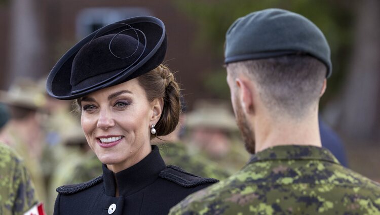 Kate Middleton en su visita a las tropas de la Commonwealth