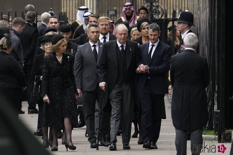 El Rey Juan Carlos y la Reina Sofía en el funeral de la Reina Isabel II