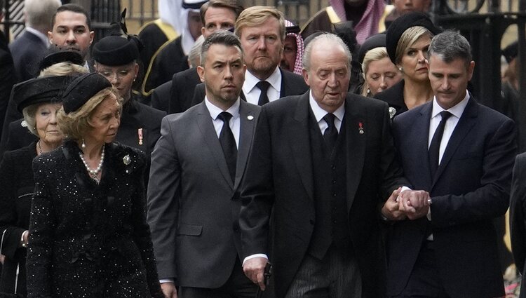 El Rey Juan Carlos y la Reina Sofía en el funeral de la Reina Isabel II