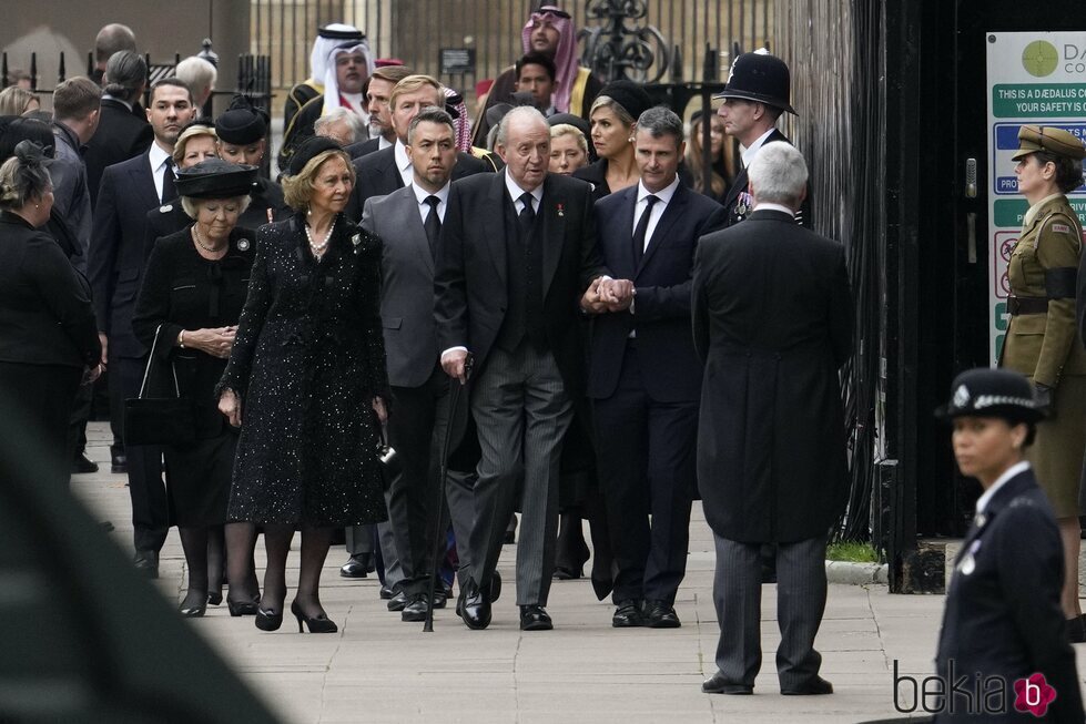 El Rey Juan Carlos, la Reina Sofía y demás Casas Reales en el funeral de la Reina Isabel II