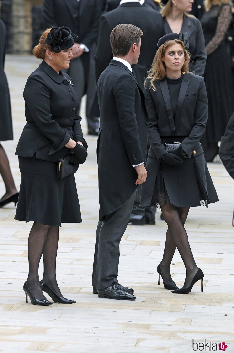 Beatriz de York, Edoardo Mapelli y Sarah Ferguson en el funeral de la Reina Isabel II