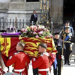 El féretro de Isabel II abandona la Abadía de Westminster para su traslado a Windsor