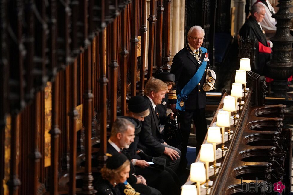 Carlos Gustavo de Suecia y demás Casas Reales en Windsor para el funeral de la Reina Isabel II