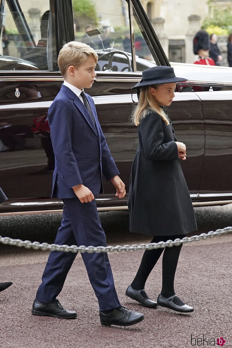 El Príncipe George y la Princesa Charlotte en Windsor para la última misa por la Reina Isabel II