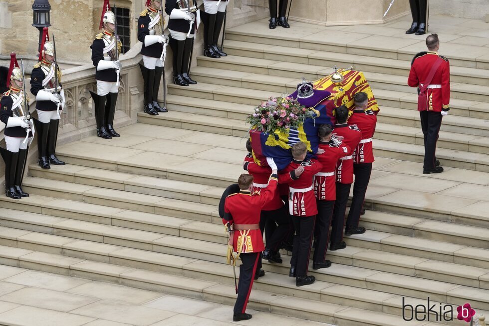 La Reina Isabel II entra por última vez en Windsor