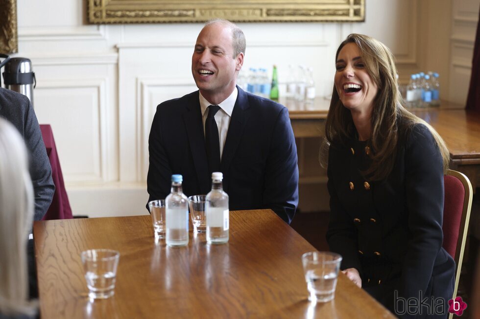 El Príncipe Guillermo y Kate Middleton se parten de risa en su reaparición tras el funeral de la Reina Isabel