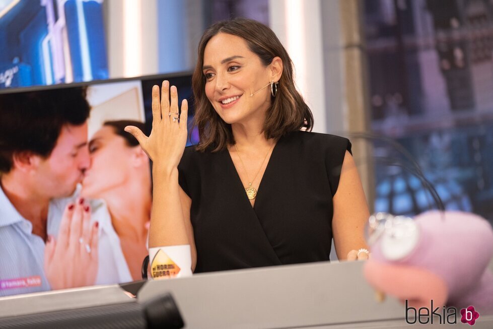 Tamara Falcó presume de su anillo de compromiso en 'El Hormiguero'