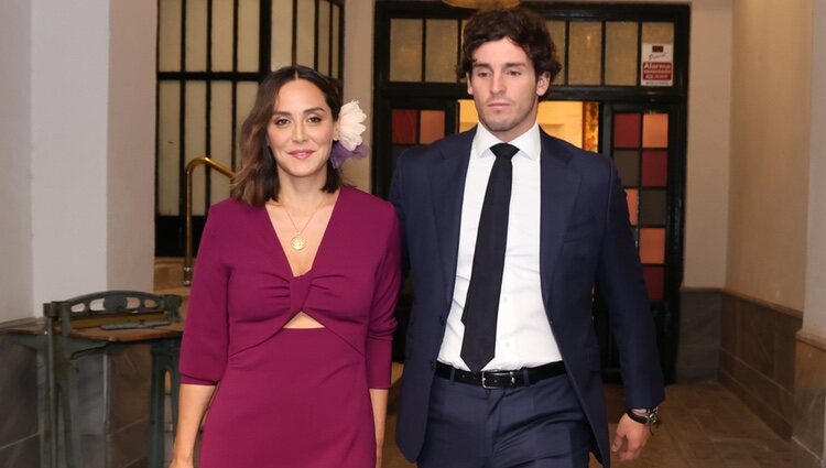 Tamara Falcó e Íñigo Onieva acudiendo a una boda