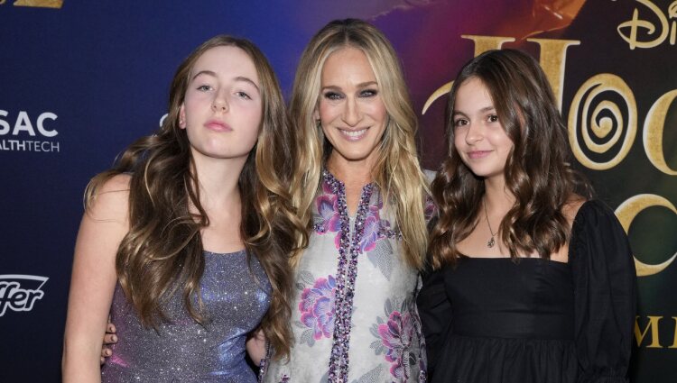 Sarah Jessica Parker en el estreno de 'Hocus Pocus 2' con sus hijas