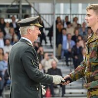 Gabriel de Bélgica recibe la boina azul para ingresar a la Real Academia Militar