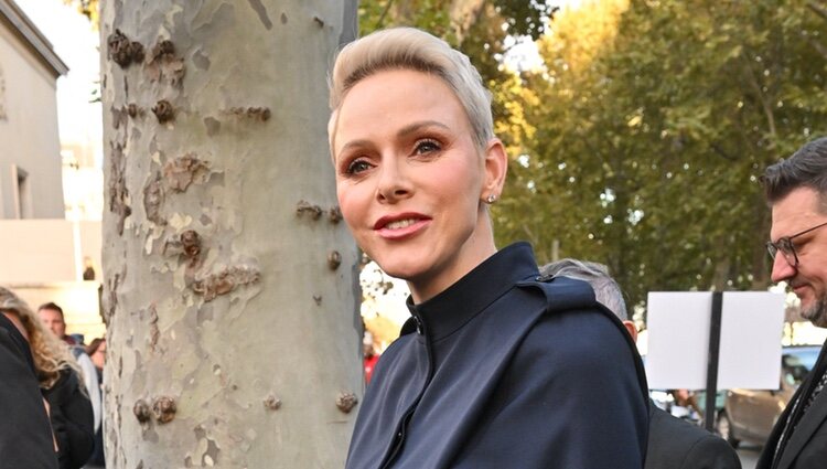 Charlene de Mónaco en su llegada a la Paris Fashion Week 2022