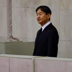 Naruhito de Japón en la capilla ardiente de la Reina Isabel II