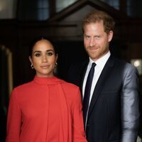 El Príncipe Harry y Meghan Markle posando antes del One Young World Summit en Manchester