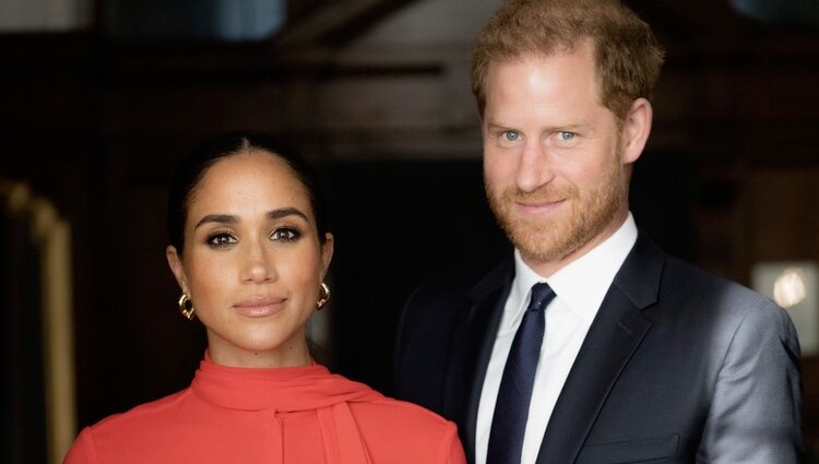 El Príncipe Harry y Meghan Markle posando antes del One Young World Summit en Manchester