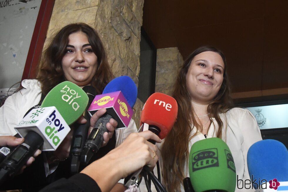 Las hijas de Jesús Quintero en su capilla ardiente