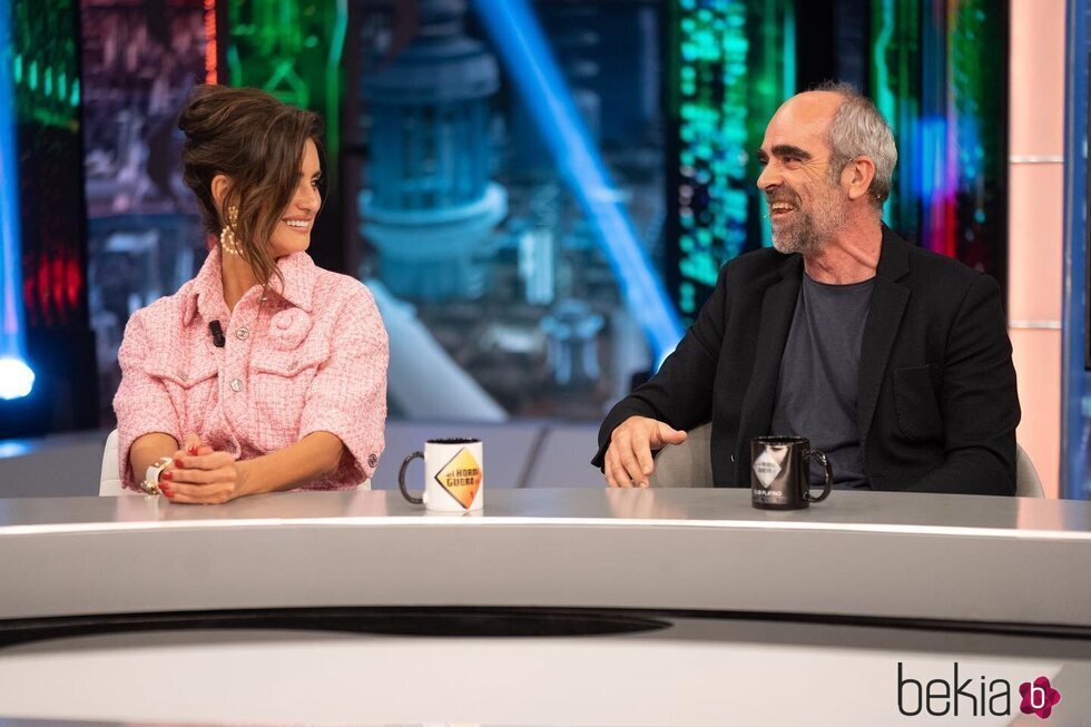 Penélope Cruz y Luis Tosar presentando 'En los márgenes' en 'El Hormiguero'