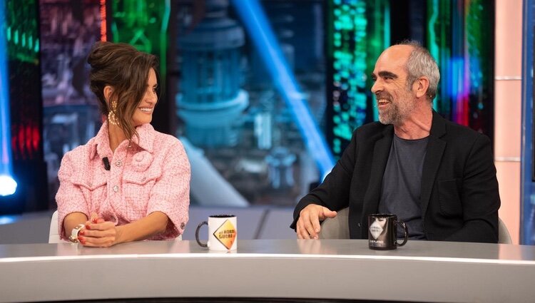 Penélope Cruz y Luis Tosar presentando 'En los márgenes' en 'El Hormiguero'