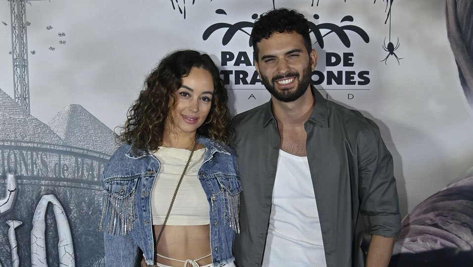 Suso Álvarez y su novia Amanda en la fiesta de Halloween del Parque de Atracciones de Madrid 2022