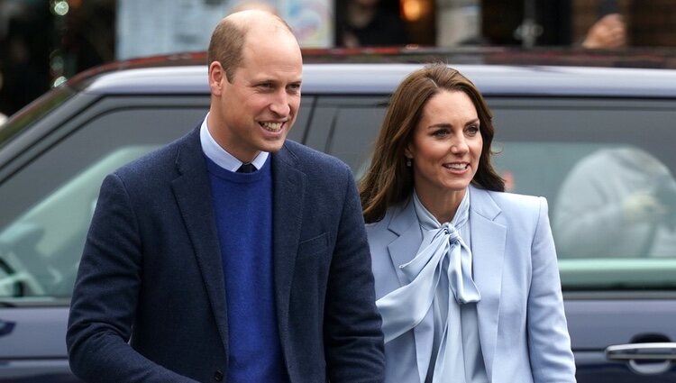 El Príncipe Guillermo y Kate Middleton en su primera visita a Irlanda del Norte como Príncipes de Gales