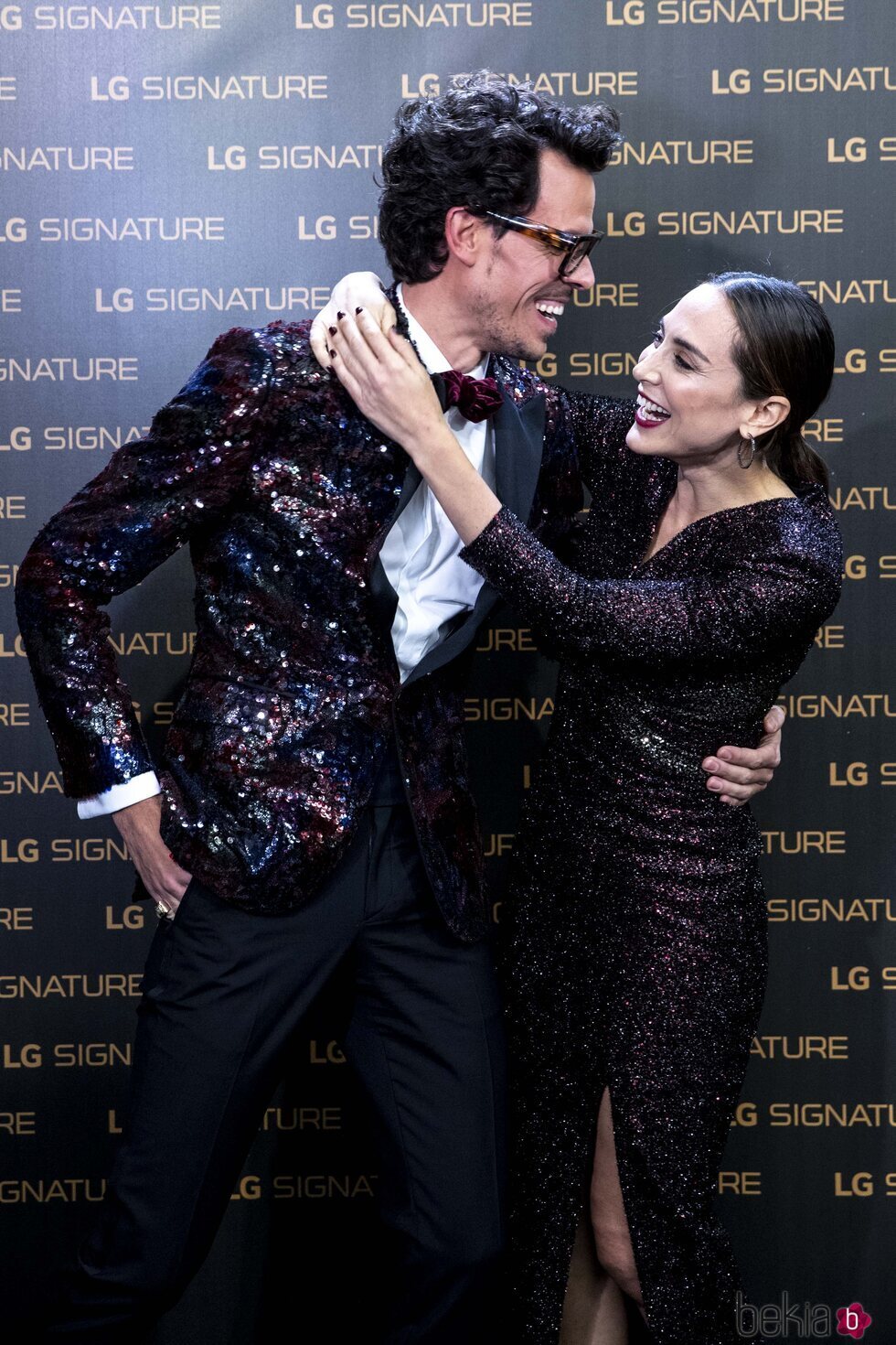 Juan Avellaneda y Tamara Falcó, muy complices en el photocall de un evento