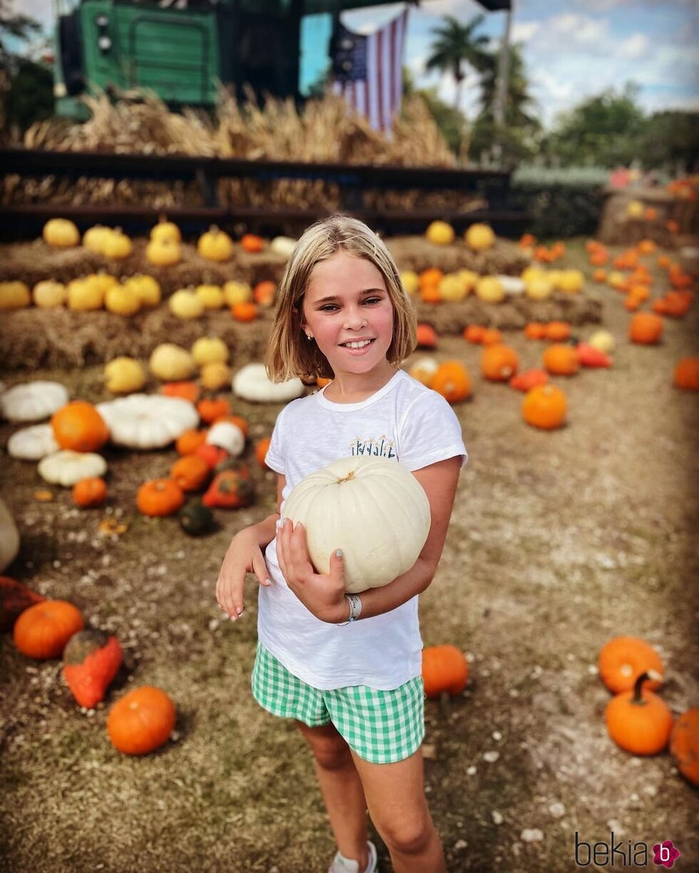 Leonore de Suecia en un campo de calabazas para Halloween