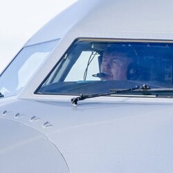 Guillermo Alejandro de Holanda pilotando el avión con el que viajó a Suecia para su Visita de Estado