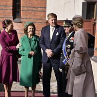 Los Reyes de Suecia y Victoria de Suecia con Guillermo Alejandro y Máxima de Holanda en la bienvenida a los Reyes de Holanda